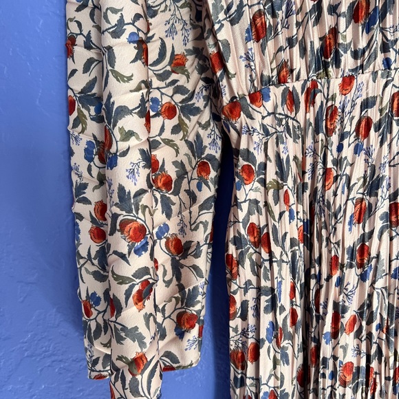 🍎 Vince Pomegranate Pleated V-Neck Dress ✨ NEVER WORN new w tags - Picture 5 of 7